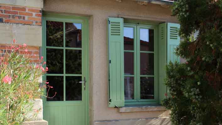 Pose de volets battants sur-mesure en PVC, en bois et en aluminium en Essonne : Viry-châtillon, Grigny, Morsang-sur-orge, Epinay, Savigny, Grigny, etc.