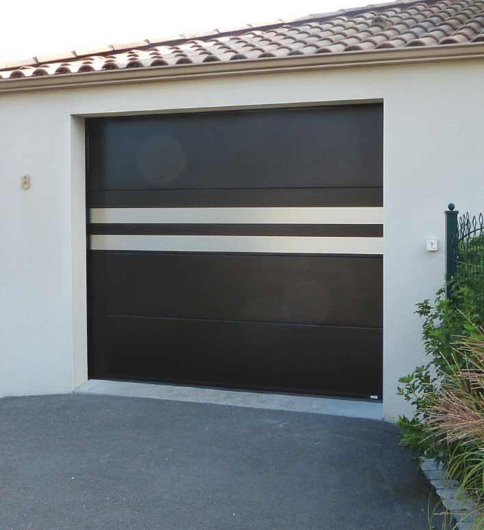 Pose de porte de garage enroulable sur-mesure en PVC, en bois et en acier en Essonne : Orly, Rungis, Wissous, Ablon sur seine, Paray Vieille-poste, Athis Mons, Massy, Palaiseau, etc.