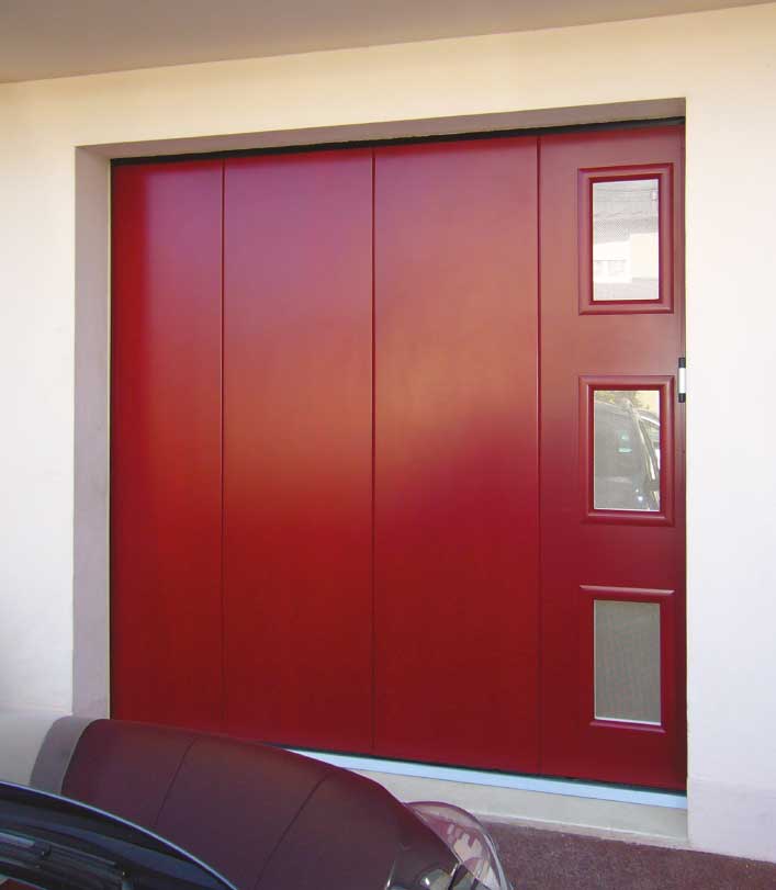 Pose de porte de garage traditionnelle (pliable, coulissant ou battant) sur-mesure en PVC, en bois et en acier en Essonne : Corbeil-Essonnes, Lisses, Courcouronnes, Evry, Mennecy, Fleury-Mérogis, Villabé, Ris-orangis, etc.