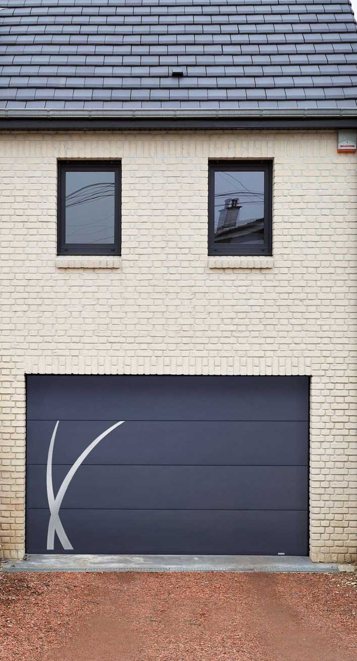 Pose de porte de garage sectionnelle sur-mesure en PVC, en bois et en acier en Essonne : Corbeil-Essonnes, Lisses, Courcouronnes, Evry, Mennecy, Fleury-Mérogis, Villabé, Ris-orangis, etc.