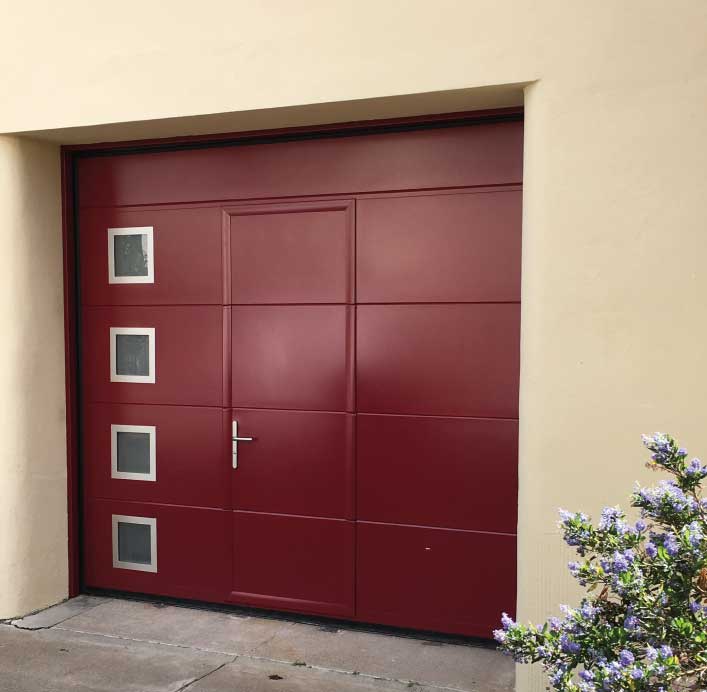 Pose de porte de garage sectionnelle sur-mesure en PVC, en bois et en acier en Essonne : Orly, Rungis, Wissous, Ablon sur seine, Paray Vieille-poste, Athis Mons, Massy, Palaiseau, etc.