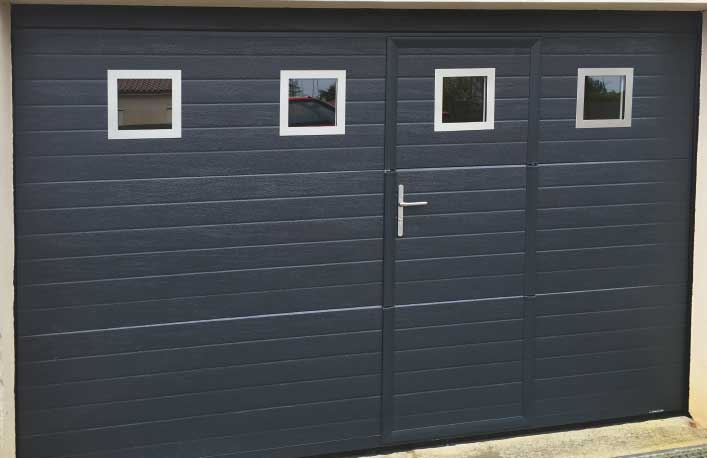 Pose de porte de garage traditionnelle (pliable, coulissant ou battant) sur-mesure en PVC, en bois et en acier en Essonne : Brétigny, Montlhéry, Sainte geneviève des bois, Saint michel sur-orge, Bondoufle, etc.
