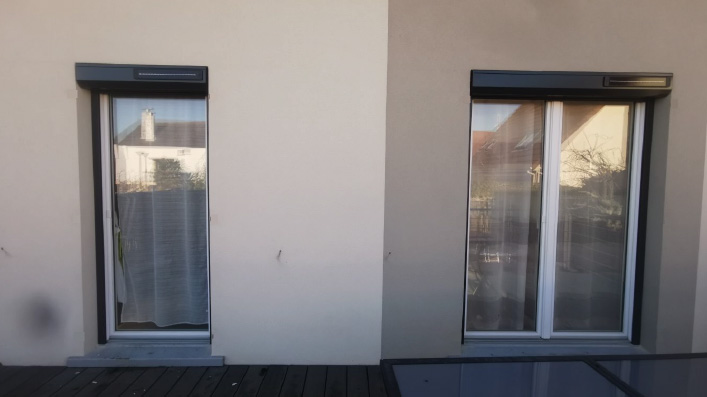 Pose de solaires en PVC, en bois et en aluminium en Essonne : Corbeil-Essonnes, Lisses, Courcouronnes, Evry, Mennecy, Fleury-Mérogis, Villabé, Ris-orangis, etc.