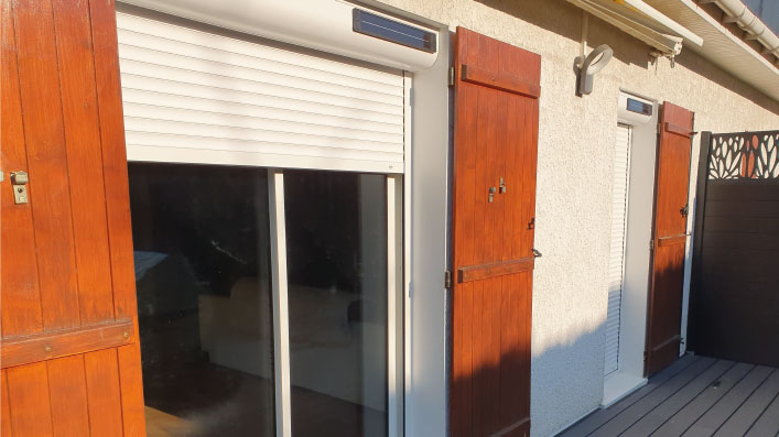 Pose de volets roulants solaires en PVC, en bois et en aluminium en Essonne : Orly, Rungis, Wissous, Ablon sur seine, Paray Vieille-poste, Athis Mons, Massy, Palaiseau, etc.
